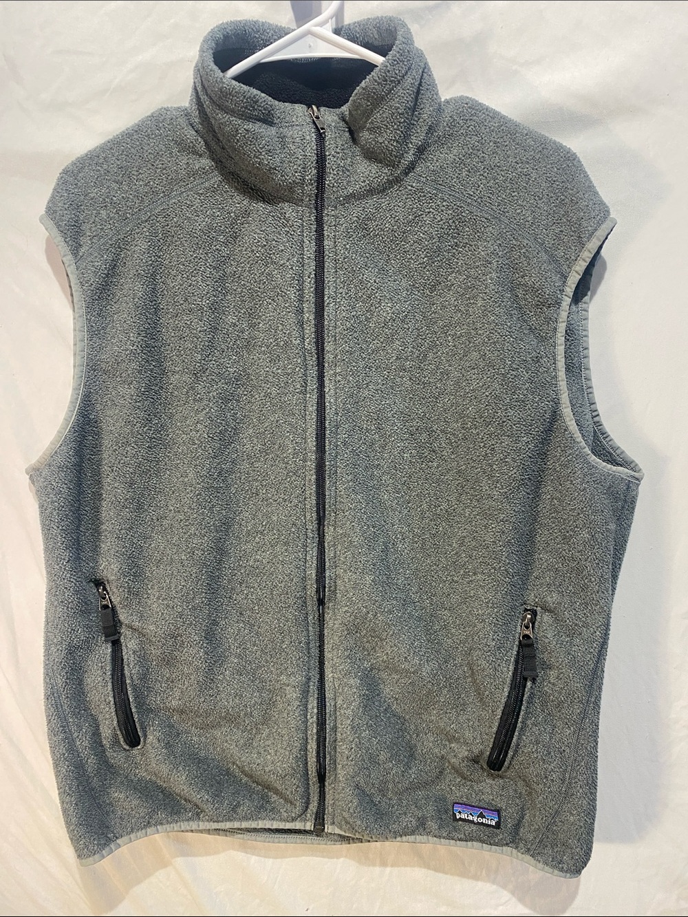 Patagonia (y2k)Men’s Light Gray Full-Zip Fleece Vest
